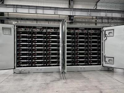 Sistema de armazenamento de energia em contentores